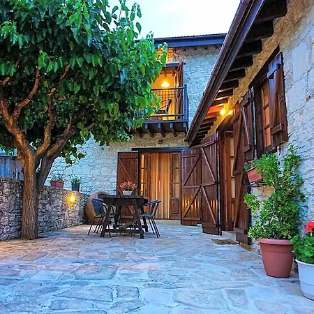 Ξενοδοχείο Village 4*