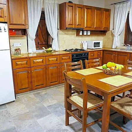 Village Ξενοδοχείο 4*